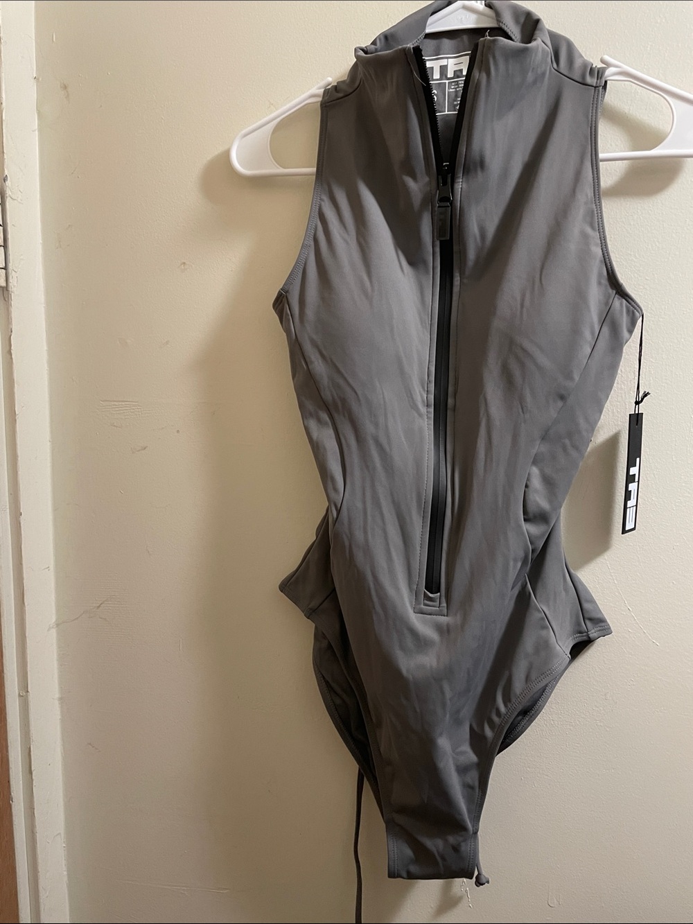 Ta3 Grey women’s One-Piece with Front Zip Surfy grey